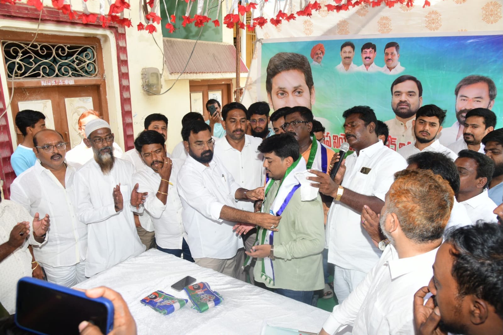 120 TDP families join YSRCP in Kadapa