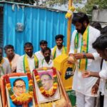 టీఆర్ఎస్ పార్టీ బలోపేతానికి కృషి చేద్దాం: గొంగళ్ల రంజిత్ కుమార్ TRS constituency in-charge Ranjith Kumar unfurls the TRS flag in Gadwal