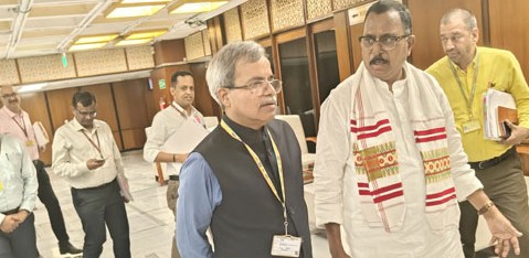 MP Dr. Mallu Ravi submitted the DPR for the proposed railway line to Railway Board Chairman and CEO Satish Kumar in Delhi.