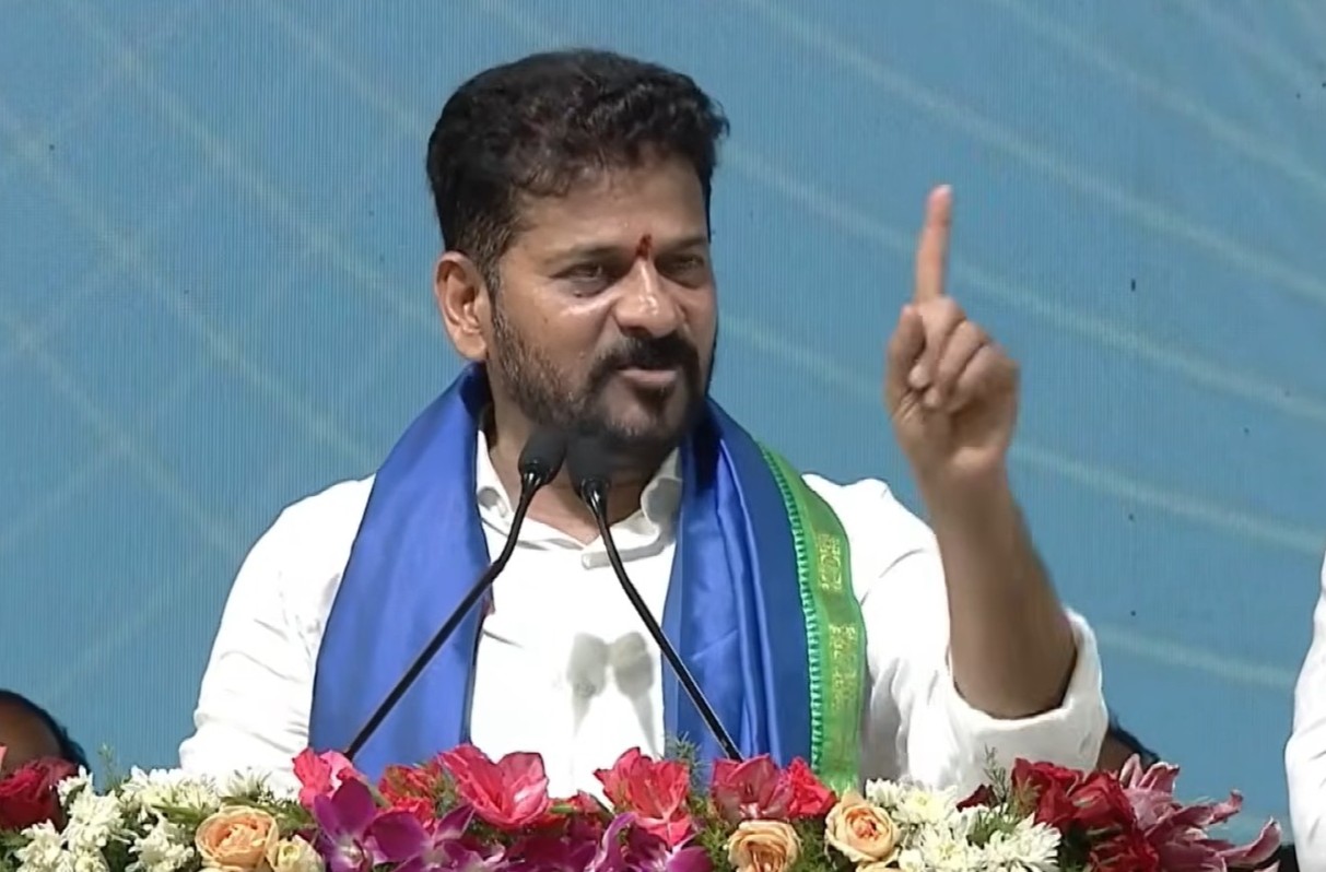 Revanth Reddy makes remarks against the Kalvakuntla family
