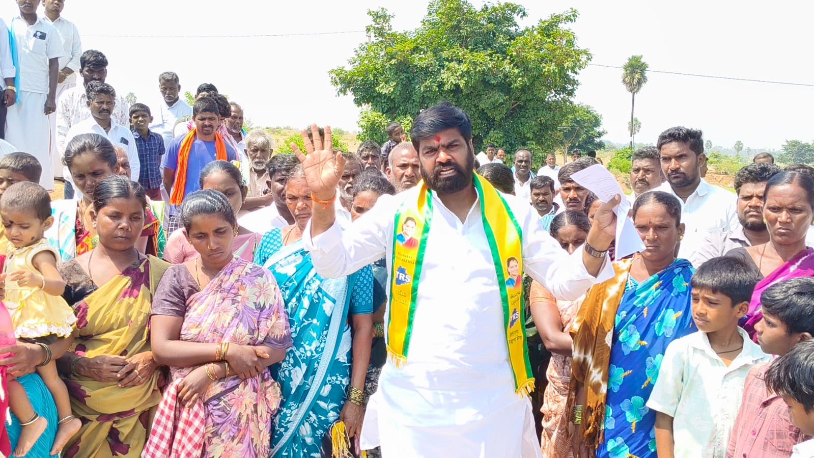 TRS Gadwal Constituency In-charge Gongalla Ranjith Kumar Opposes Land Acquisition from Dalit Farmers in Rayapuram